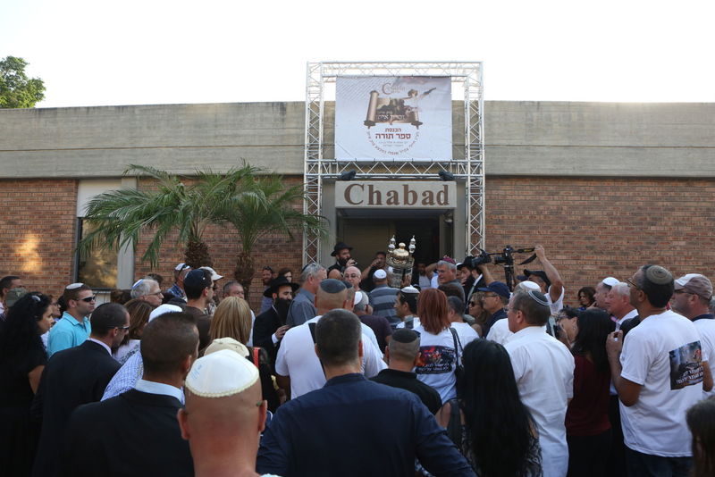 תיעוד: משפחות הנופלים הכניסו ספר תורה בקפריסין