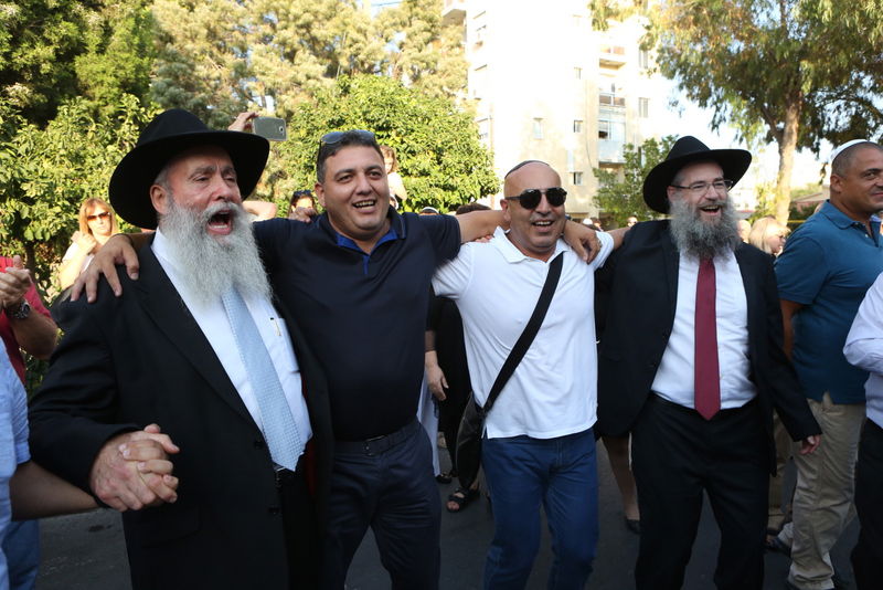 תיעוד: משפחות הנופלים הכניסו ספר תורה בקפריסין