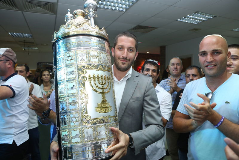 תיעוד: משפחות הנופלים הכניסו ספר תורה בקפריסין