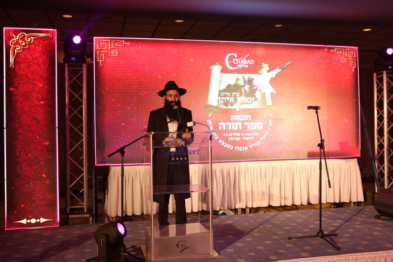 תיעוד: משפחות הנופלים הכניסו ספר תורה בקפריסין