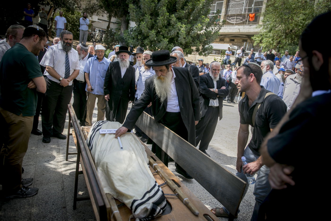 מסע הלווית הרב שאר ישוב הכהן זצ"ל | צפו