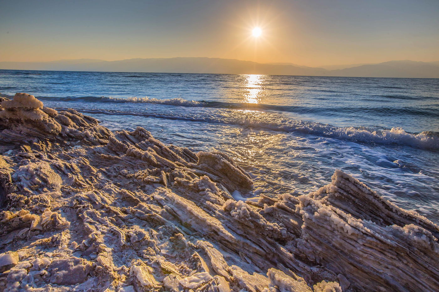 עצוב אבל מרהיב: צפו בהתייבשות של ים המלח