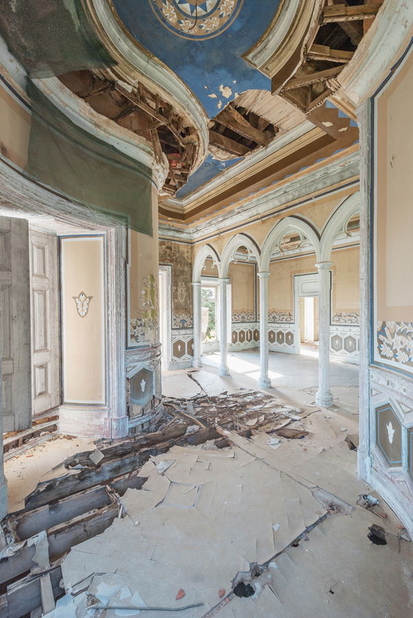 מה קרה שם? 13 תמונות מדהימות של ארמונות נטושים