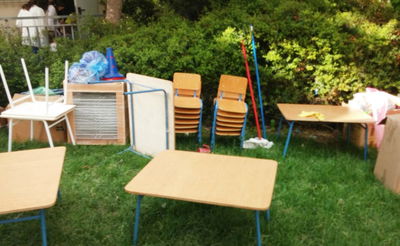 בלית ברירה, בגן מתקיים תחת כיפת השמים