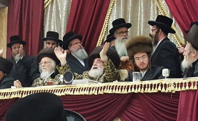 תיעוד בלעדי: אירוסי נכד הרבי מויז'ניץ • צפו