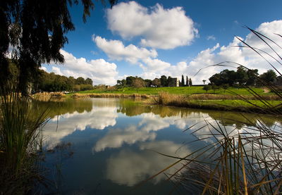 גן לאומי ירקון, קרוב קרוב