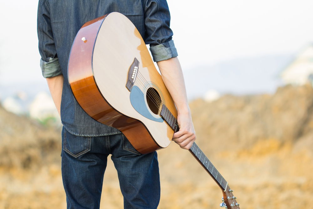 מוזיקה וג'ינס בקולקציית קסטרו. אילוסטרציה