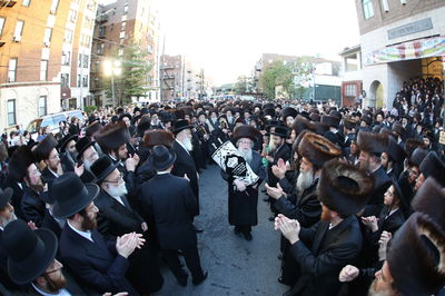 קהילת טענקא ציינה 50 שנה בהכנסת ספר תורה