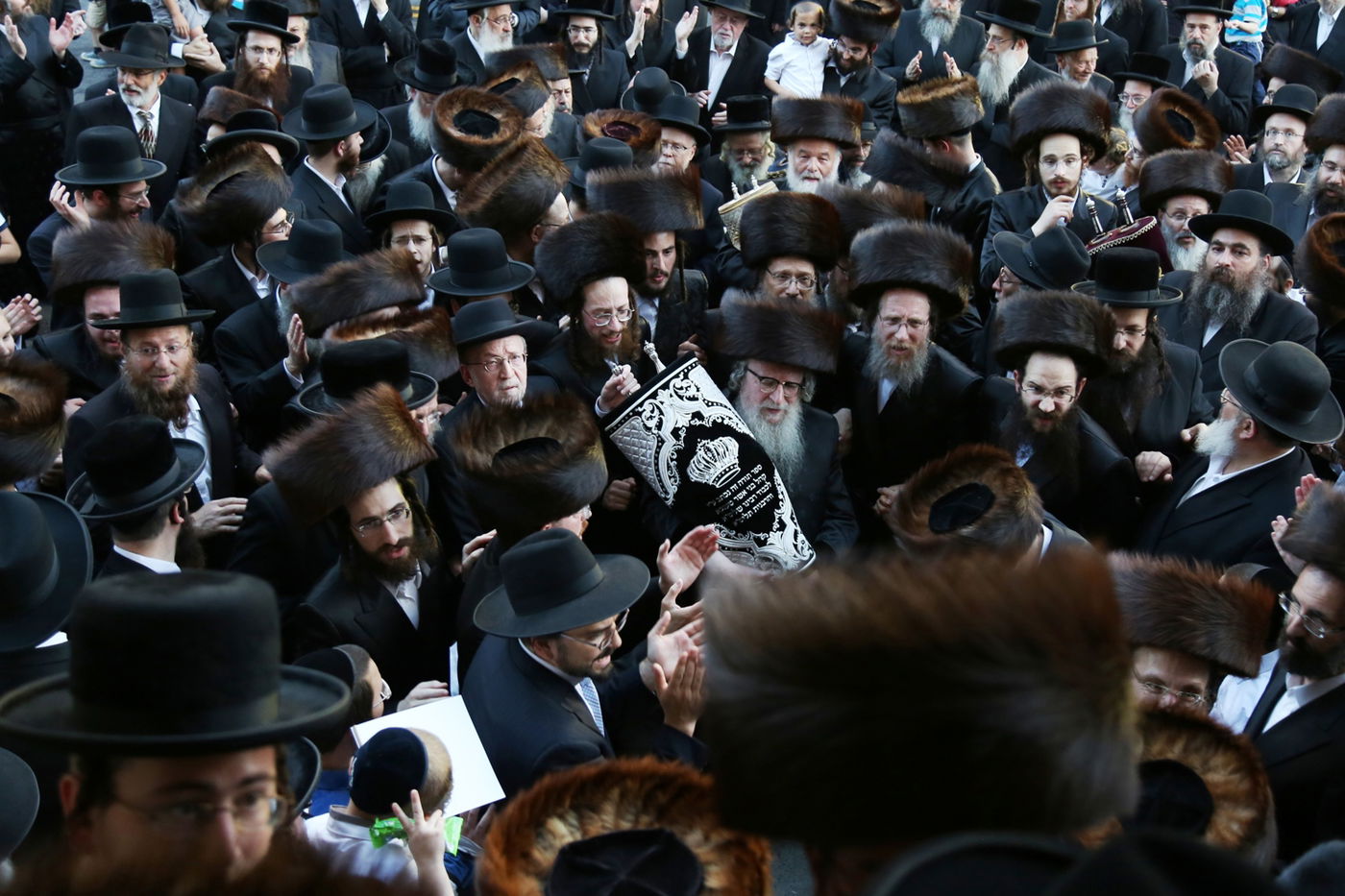 קהילת טענקא ציינה 50 שנה בהכנסת ספר תורה