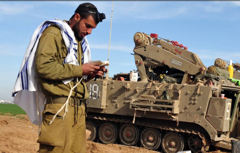 ליווי רבני בפלוגה ייעודית למגזר החרדי בצנחנים. אילוסטרציה