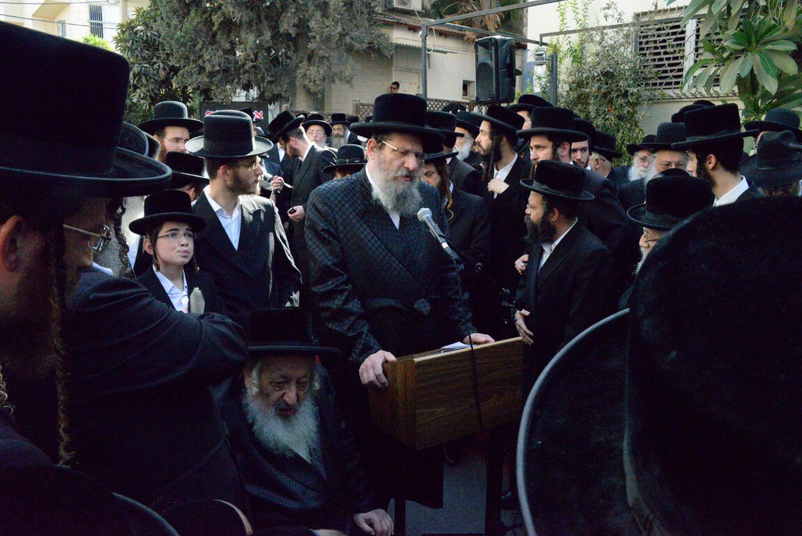 בקול בוכים: הבן מלונדון הספיד את הרבנית מנאראל