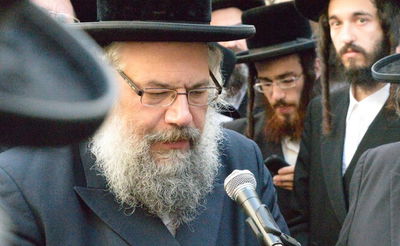 בקול בוכים: הבן מלונדון הספיד את הרבנית מנאראל