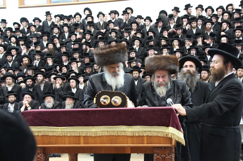 תיעוד: רחמסטריווקא חגגה עם ספר התורה החדש