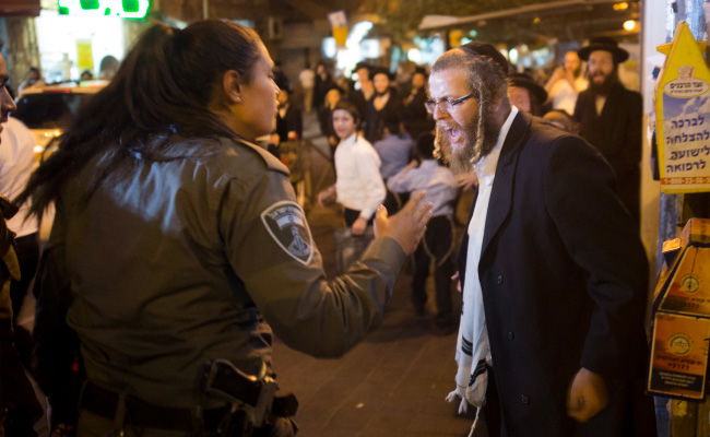תיעוד: עשרות הפגינו נגד מעצר תוקף הרב הבלין