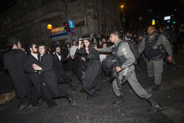 תיעוד: עשרות הפגינו נגד מעצר תוקף הרב הבלין