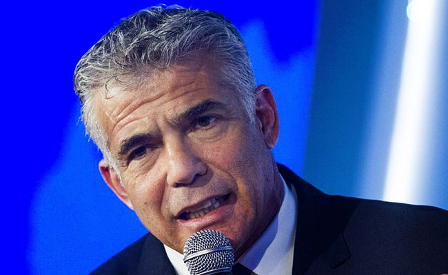 ברית עם דרעי? לפיד מחזיר את הדיון על "חוק הקלון"