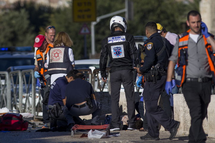 הטיפול במחבל בזירת הפיגוע. וידאו ותמונות