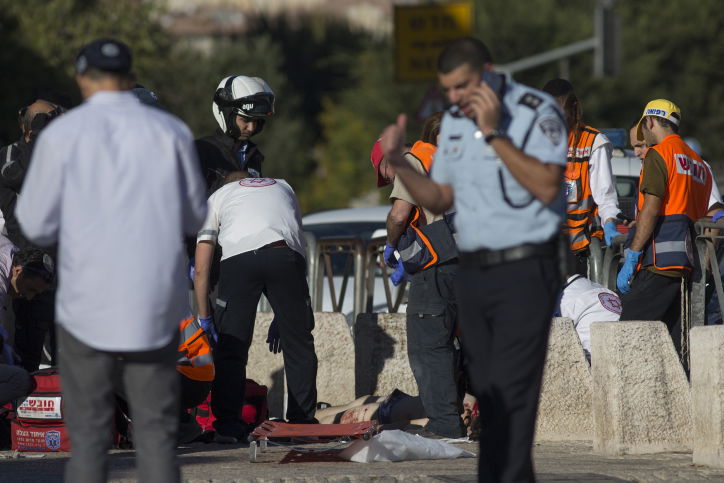 הטיפול במחבל בזירת הפיגוע. וידאו ותמונות