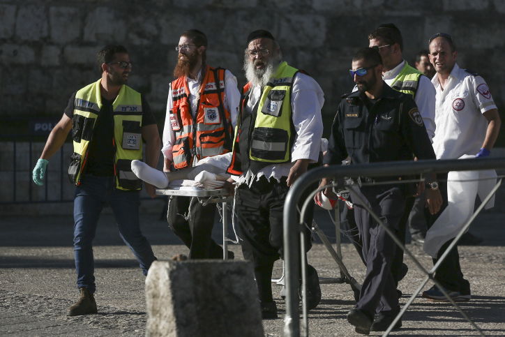 הטיפול במחבל בזירת הפיגוע. וידאו ותמונות