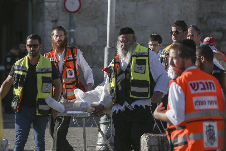 הטיפול במחבל בזירת הפיגוע. וידאו ותמונות