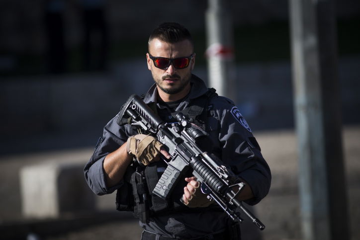 הטיפול במחבל בזירת הפיגוע. וידאו ותמונות