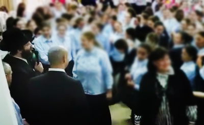 החיבוק של סמינר 'הישן' לנפתלי בנט: "ברכו אותו שיצליח"