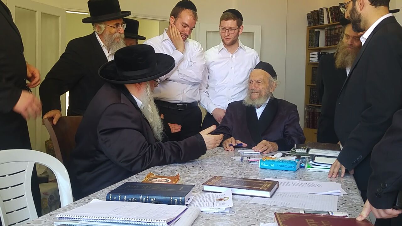 הרבי מצאנז ביקש ברכה מהגאון רבי יעקב אדלשטיין