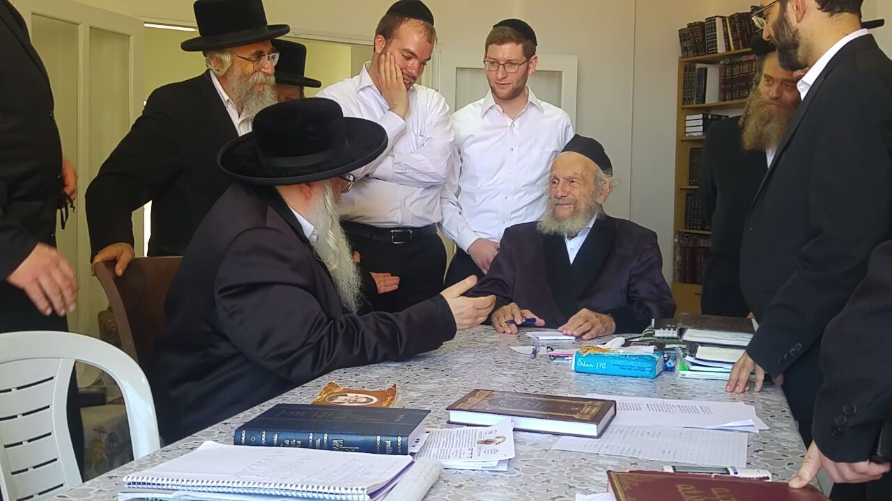 הרבי מצאנז ביקש ברכה מהגאון רבי יעקב אדלשטיין