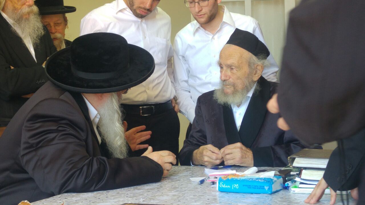 הרבי מצאנז ביקש ברכה מהגאון רבי יעקב אדלשטיין