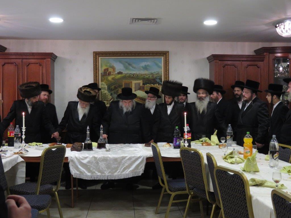 אצל הרבי מבעלזא: שבע ברכות לנכד הרבי ממכנובקא-בעלזא