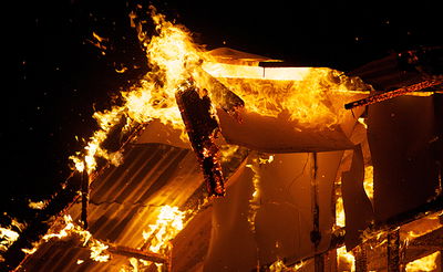 לייקווד: מטה החוזרים בתשובה עלה בלהבות