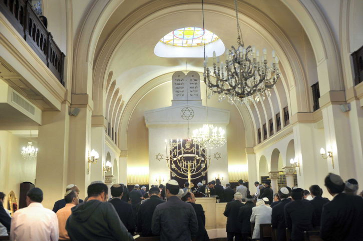 70% מיהודי אירופה חוששים להגיע לבית הכנסת בחגים