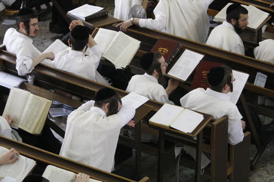 לימוד תורה, רק אם האישה מפרנסת? אילוסטרציה