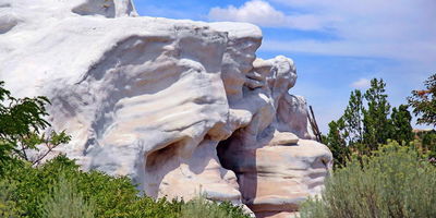 זה לא סלע גיר ענק, זה בית בניו מקסיקו