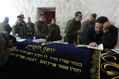 כ-700 מתפללים הגיעו לשכם ונרגמו באבנים