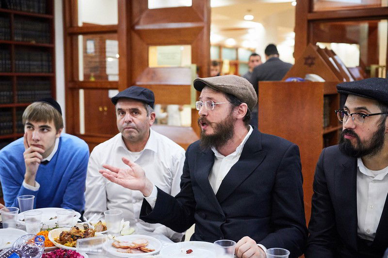 "סליחות נאכט אין מוסקבה": הצלם לוי נאזרוב מגיש גלריה מעוררת