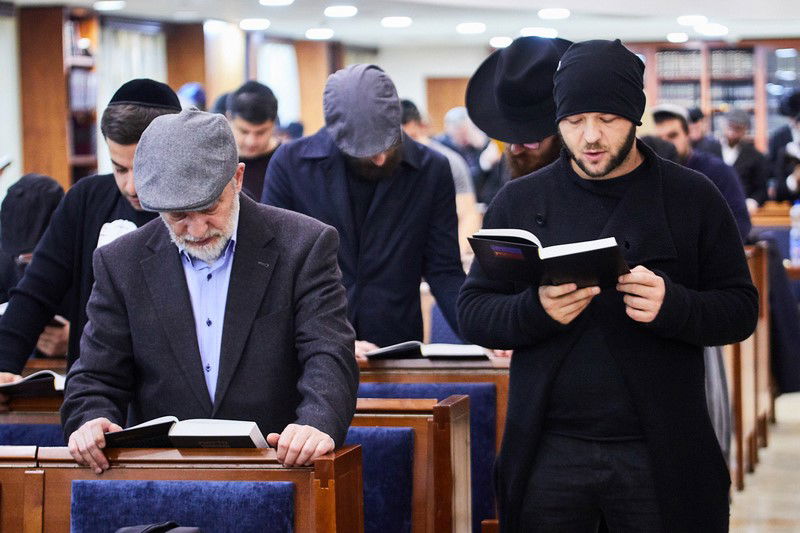 "סליחות נאכט אין מוסקבה": הצלם לוי נאזרוב מגיש גלריה מעוררת