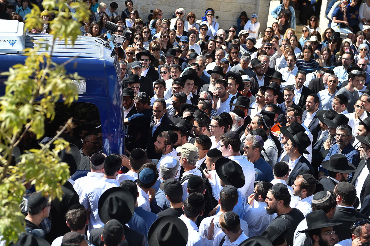מסע הלווית הגאון רבי יוסף חיים סטרוק זצ"ל