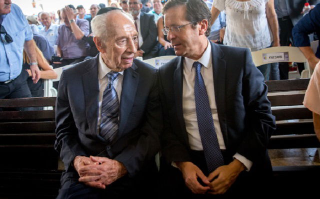 בהלוויתו של פואד בן אליעזר