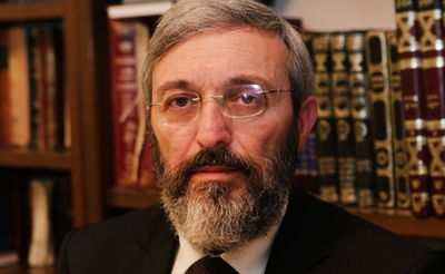 פרס, איש שמאל אהוב החרדים