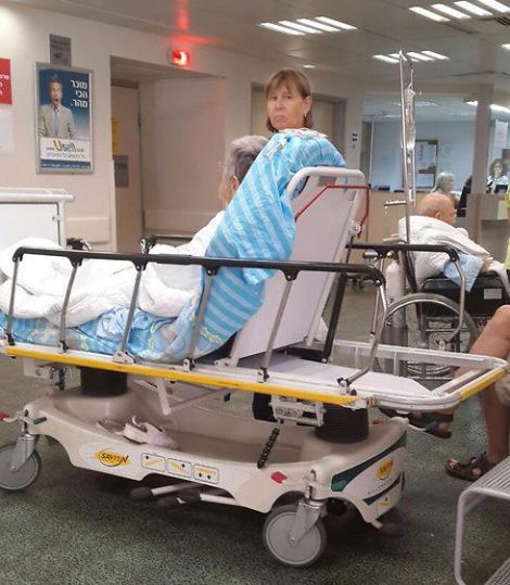 ממתינים במסדרון לתור שיגיע. אילוסטרציה