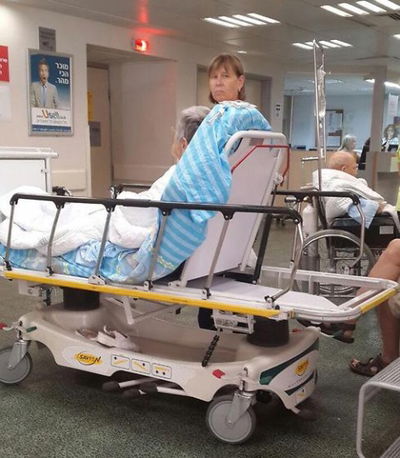 ממתינים במסדרון לתור שיגיע. אילוסטרציה