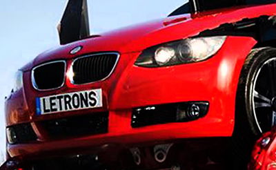 זו לא עוד מכונית: בלחיצת כפתור היא הופכת למפלצת ענק