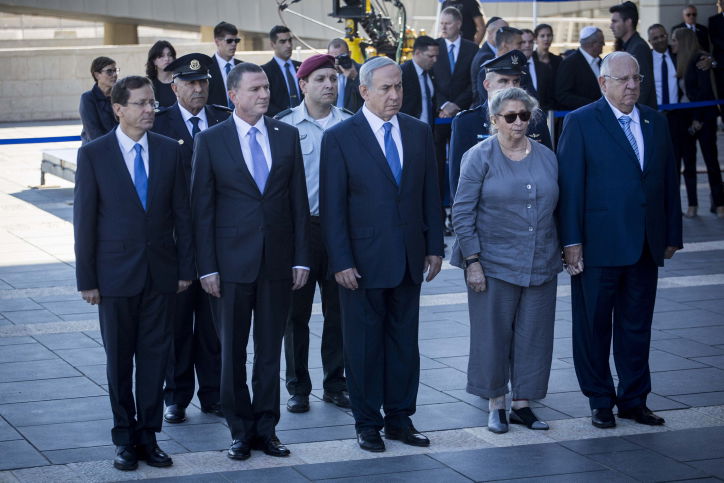 נפרדים: ארונו של שמעון פרס ז"ל הוצב ברחבת הכנסת