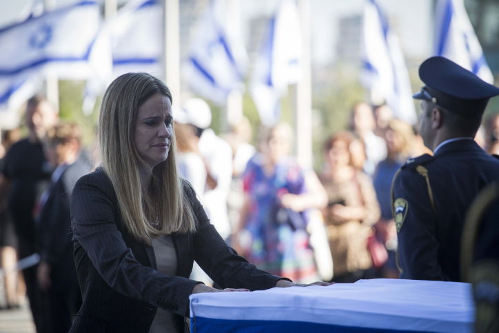 נפרדים: ארונו של שמעון פרס ז"ל הוצב ברחבת הכנסת