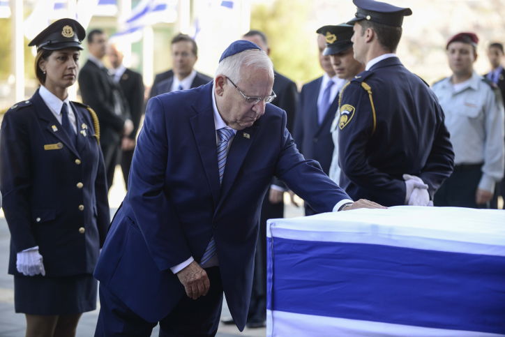 נפרדים: ארונו של שמעון פרס ז"ל הוצב ברחבת הכנסת