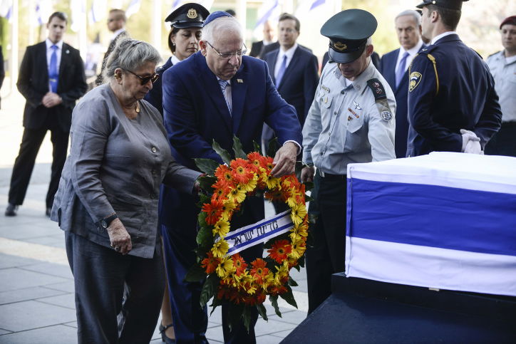 נפרדים: ארונו של שמעון פרס ז"ל הוצב ברחבת הכנסת