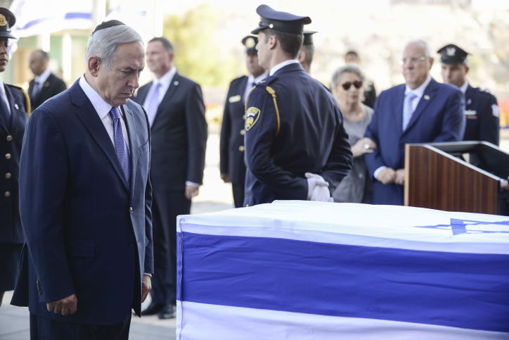 נפרדים: ארונו של שמעון פרס ז"ל הוצב ברחבת הכנסת