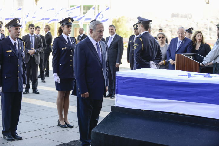 נפרדים: ארונו של שמעון פרס ז"ל הוצב ברחבת הכנסת