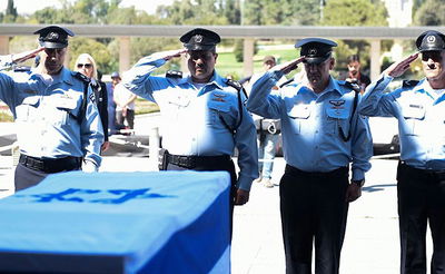 צפו: המפכ"ל רוני אלשיך נפרד משמעון פרס